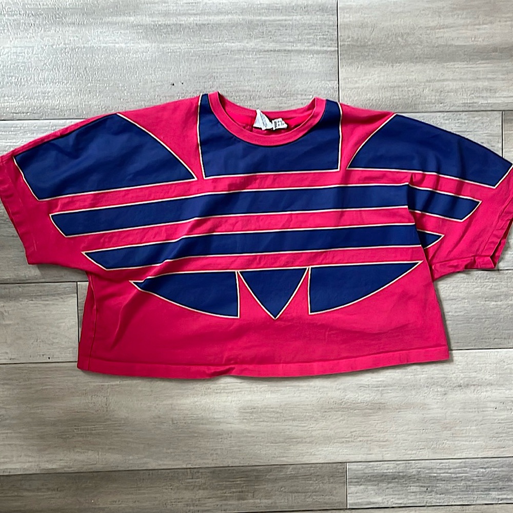 Adidas Brand New crop top. Size: M